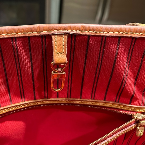 Gently used Louis Vuitton MM Neverfull - Picture 11 of 16
